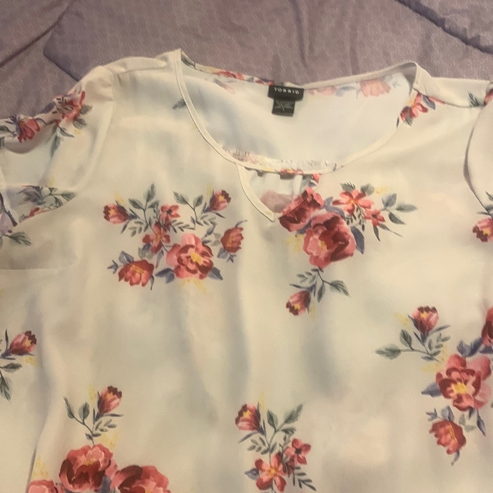Torrid size 1 floral silky blouse